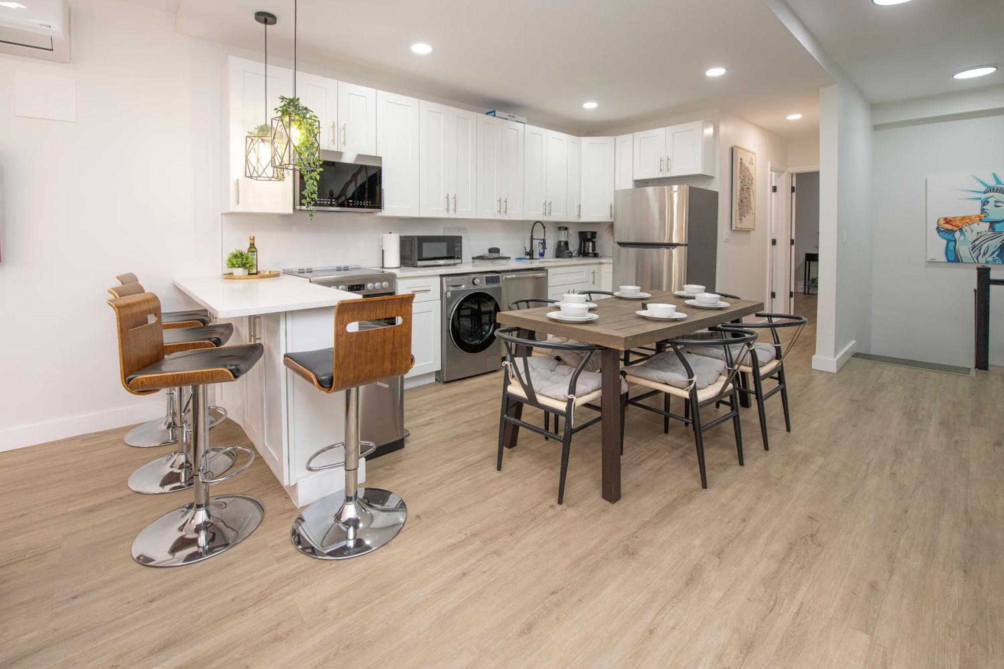 Sophisticated 4 Bedroom Duplex In The Heart Of Midtown Appartamento